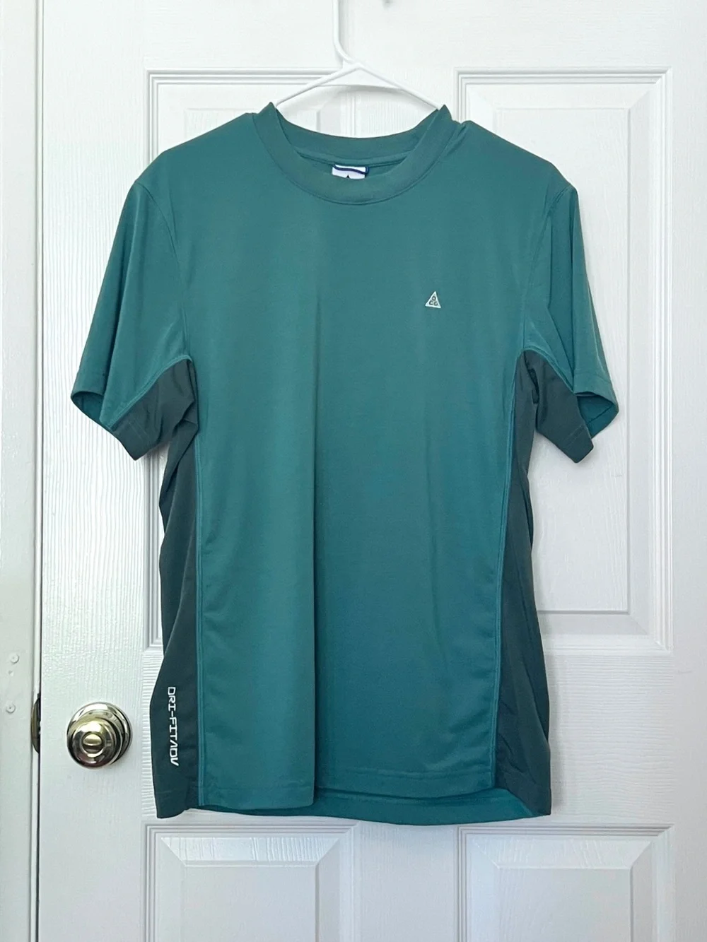 Nike ACG Green Goat Rocks Dri-FIT ADV UV Short-Sleeve Top Size S